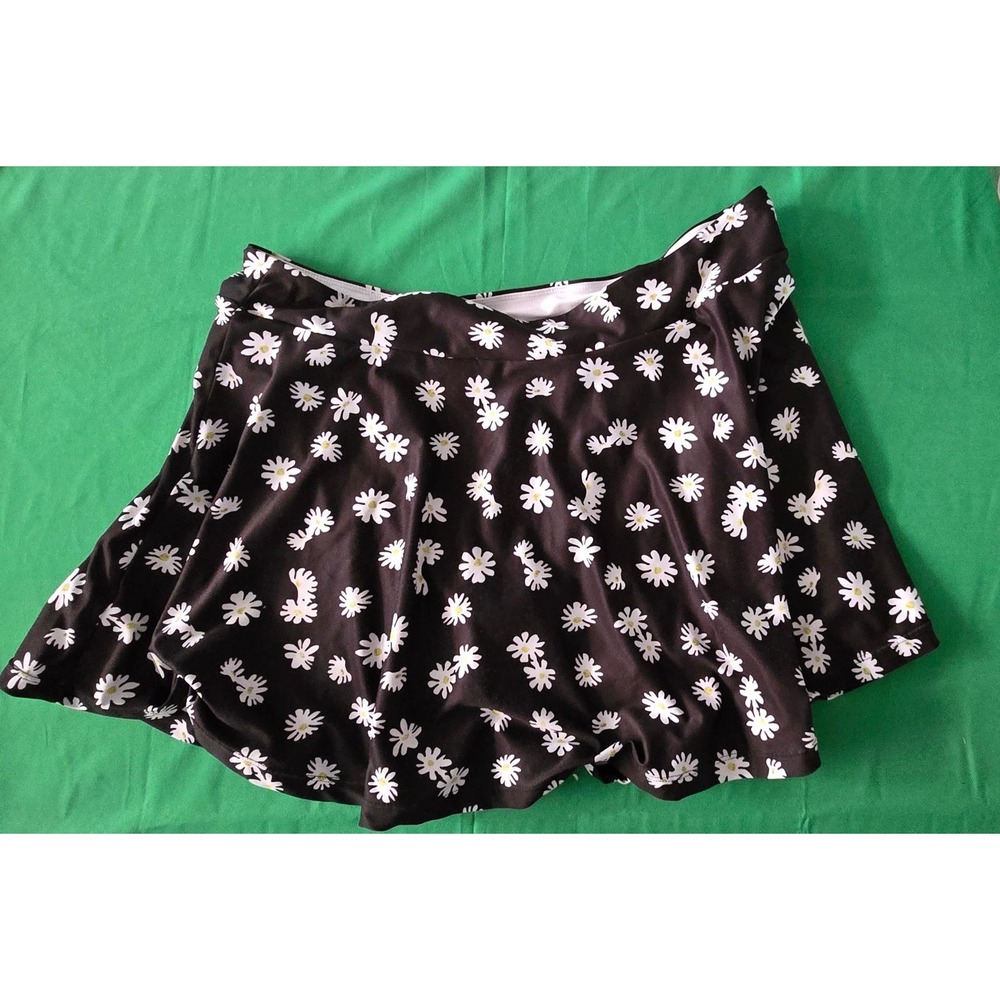 $10 Style Zone‎ PLUS XXL 2X floral black white women's skorts daisy print floral